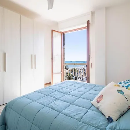Dimora Fronte Mare Wi-fi 7 Posti Parcheggio Apartamento