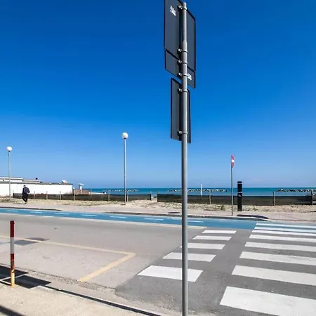Dimora Fronte Mare Wi-fi 7 Posti Parcheggio *