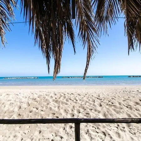 Dimora Fronte Mare Wi-fi 7 Posti Parcheggio Apartamento