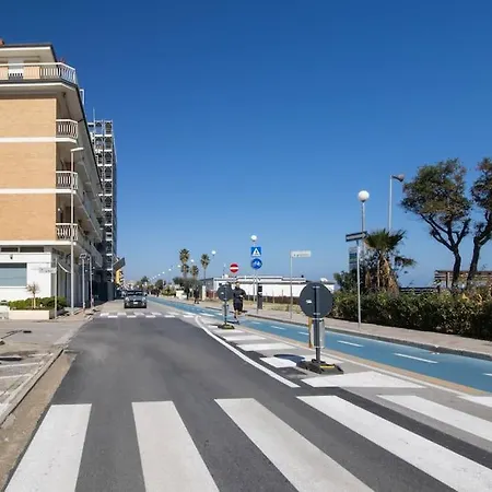 Dimora Fronte Mare Wi-fi 7 Posti Parcheggio
